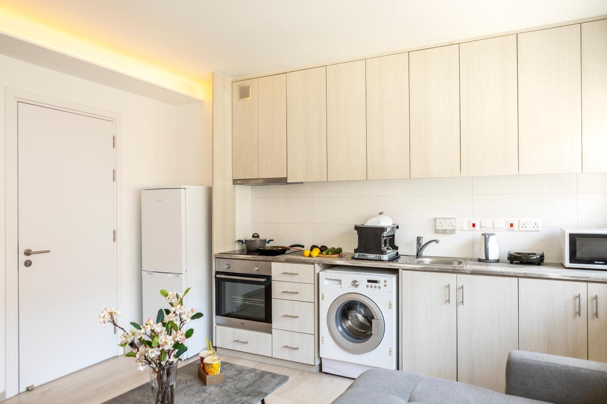 C-Premium Apts 100M From Beach And City Centre Larnaca Eksteriør billede