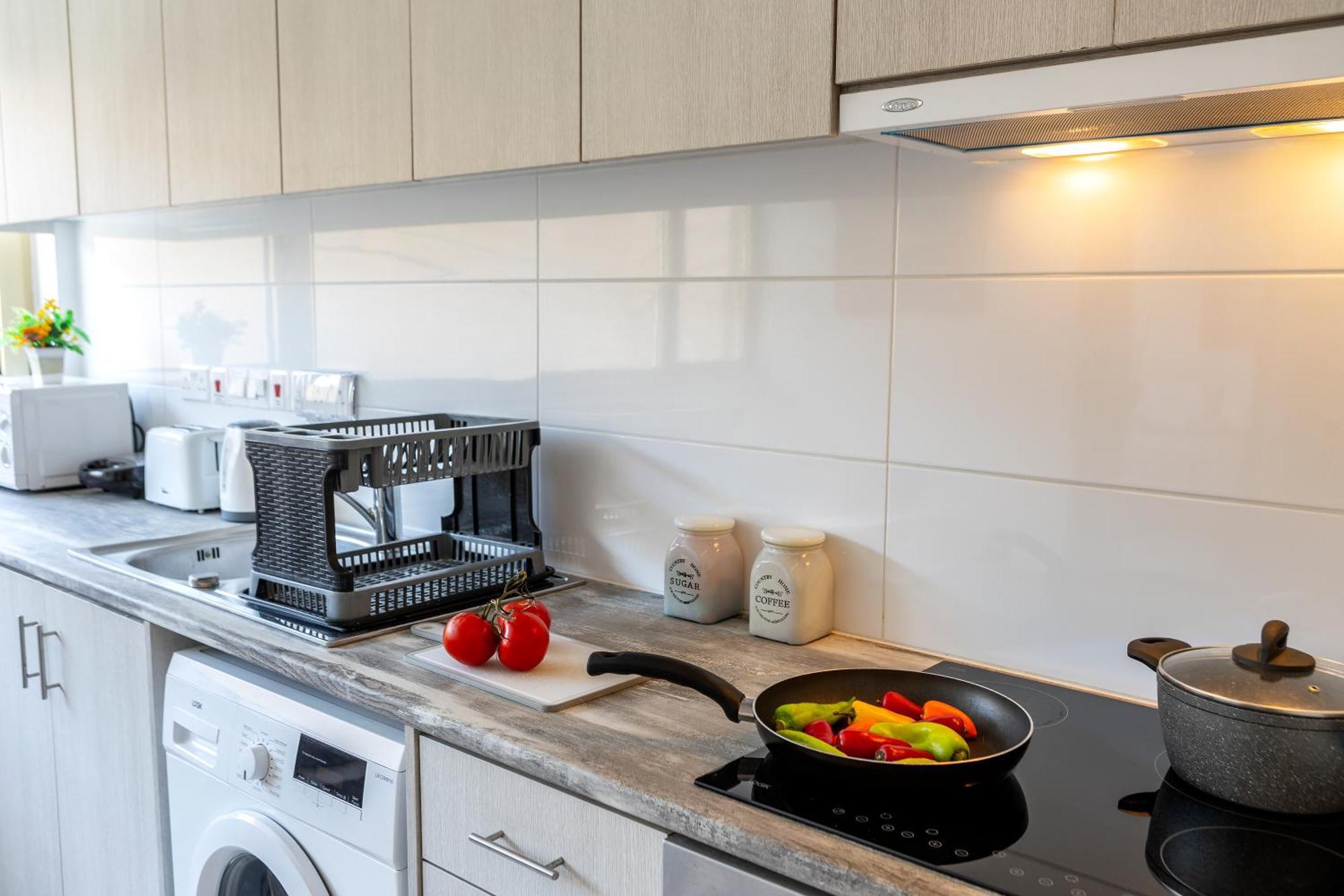 C-Premium Apts 100M From Beach And City Centre Larnaca Eksteriør billede