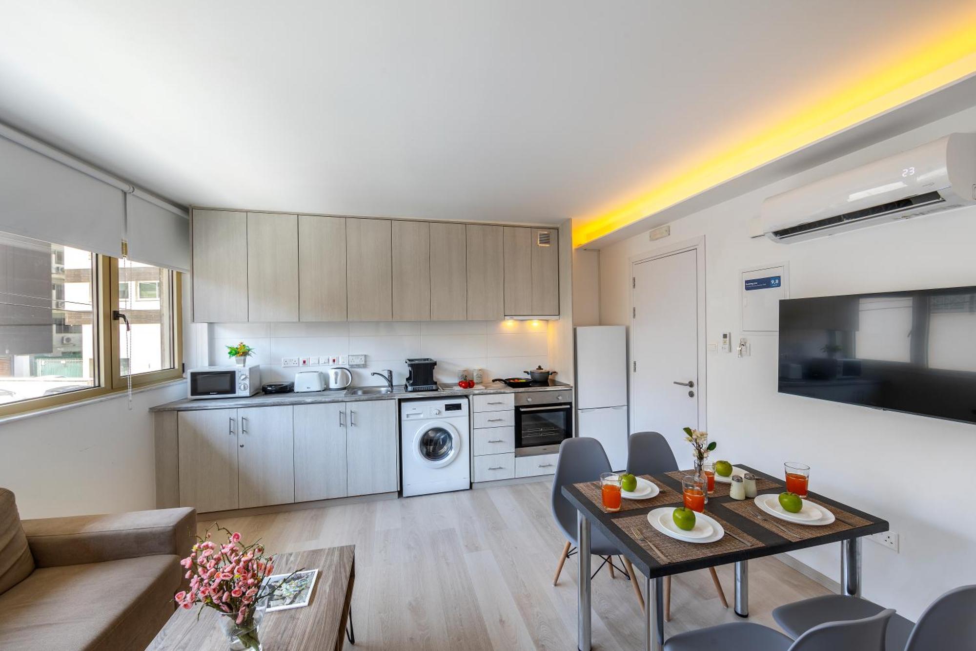C-Premium Apts 100M From Beach And City Centre Larnaca Eksteriør billede