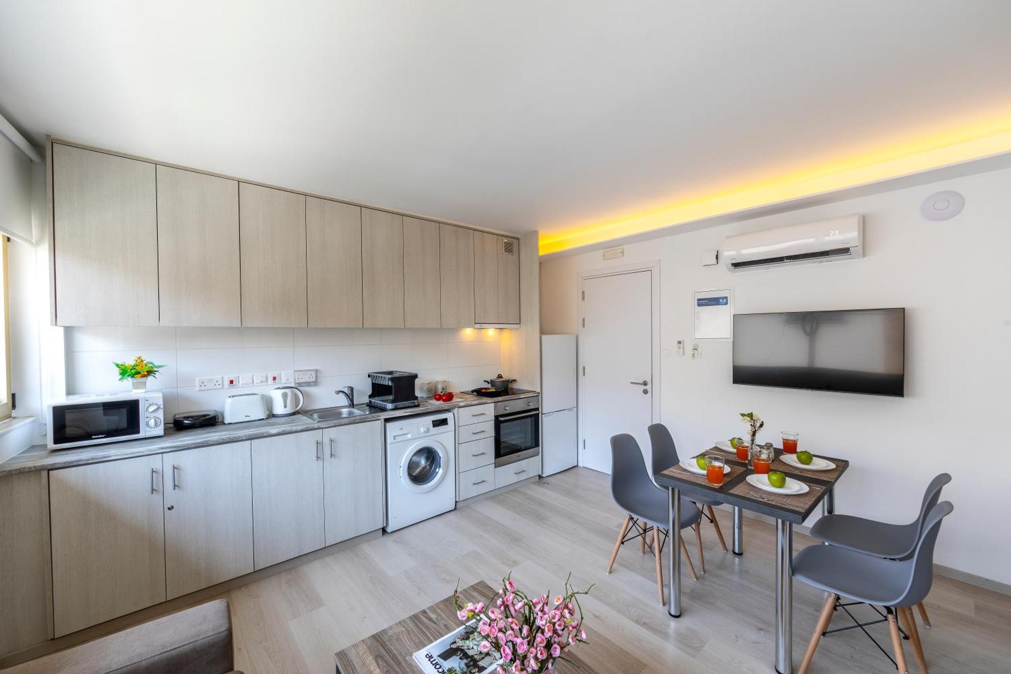 C-Premium Apts 100M From Beach And City Centre Larnaca Eksteriør billede